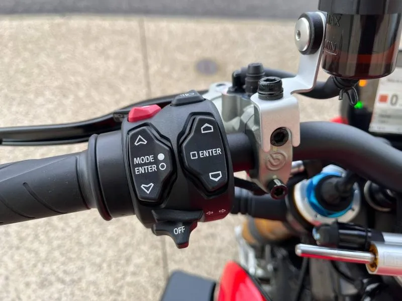 DUCATI 1103  V4 S 2023 avec Pot Akrapovic