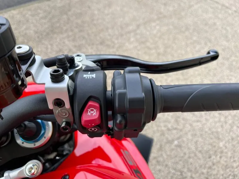 DUCATI 1103  V4 S 2023 avec Pot Akrapovic