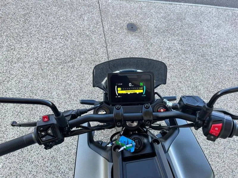 HUSQVARNA 401  35KM SEULEMENT GRIS/NOIR