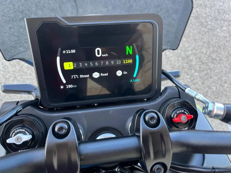 HUSQVARNA 401  35KM SEULEMENT GRIS/NOIR