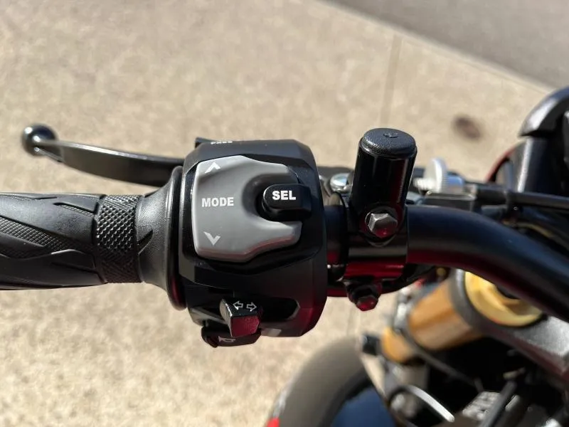 SUZUKI 1000 ABS 2018 + OPTIONS