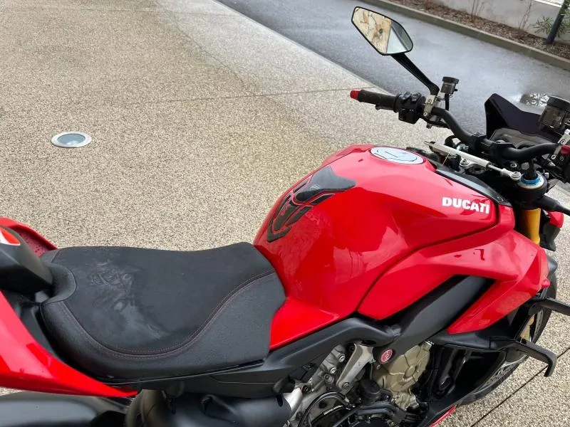 DUCATI 1103 V4 S + OPTIONS