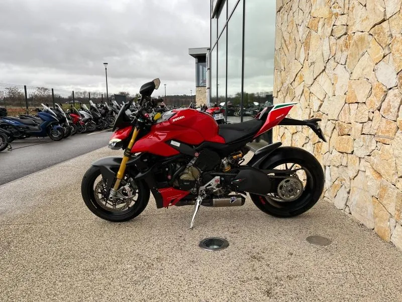 DUCATI 1103 V4 S + OPTIONS
