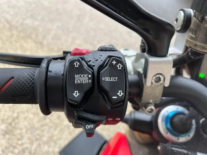 DUCATI 1103 V4 S + OPTIONS