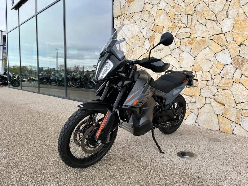 KTM 890 2023