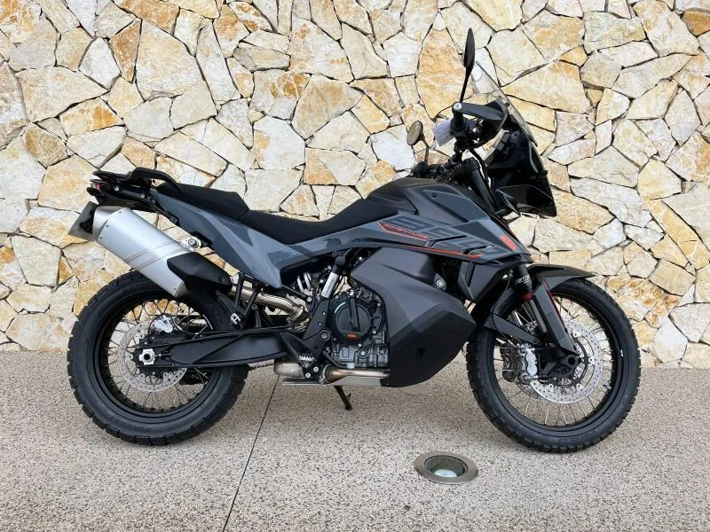 KTM 890 2023
