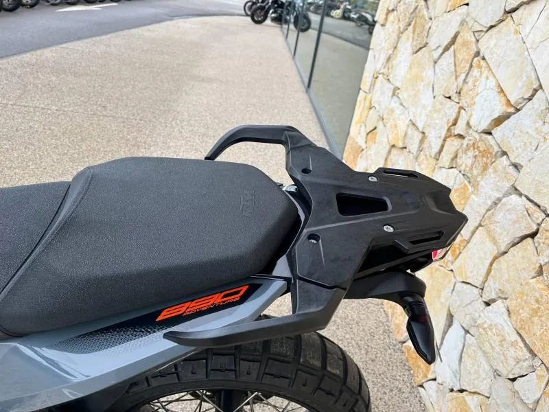 KTM 890 2023