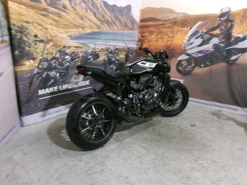 HONDA CB 1000 R+ 2023