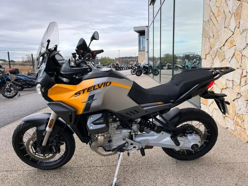 MOTO-GUZZI Stelvio 1000