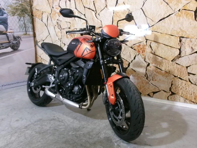 TRIUMPH Trident 660