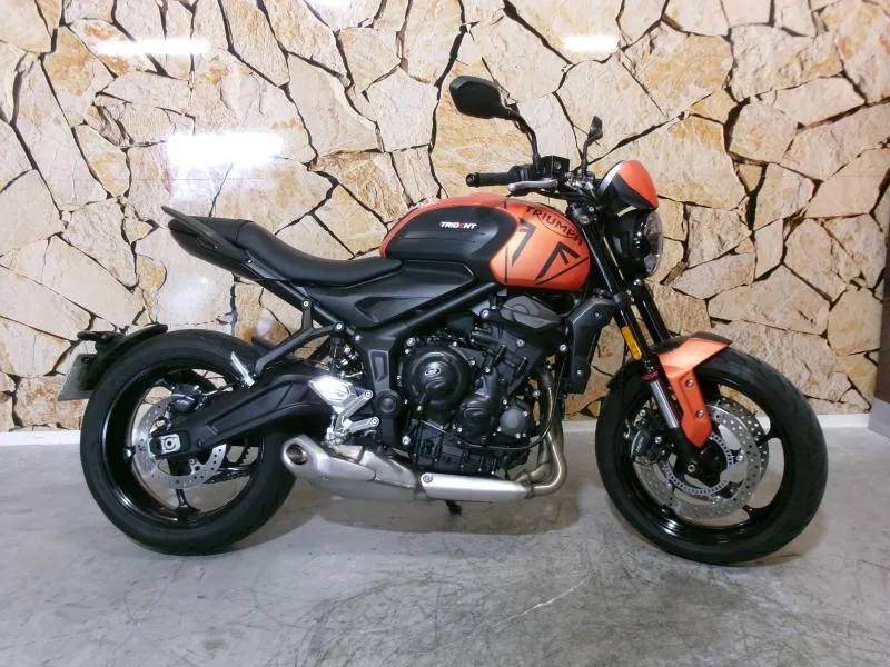 TRIUMPH Trident 660