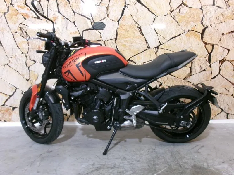 TRIUMPH Trident 660