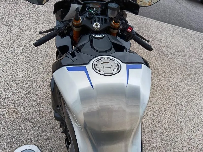 YAMAHA YZF-R1M 1000 2024