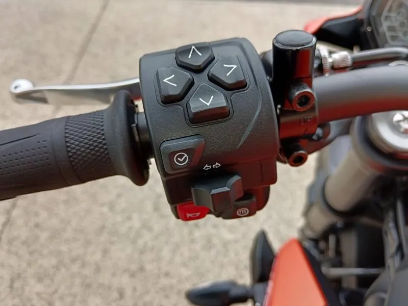 TRIUMPH 765 R 2024 120cv