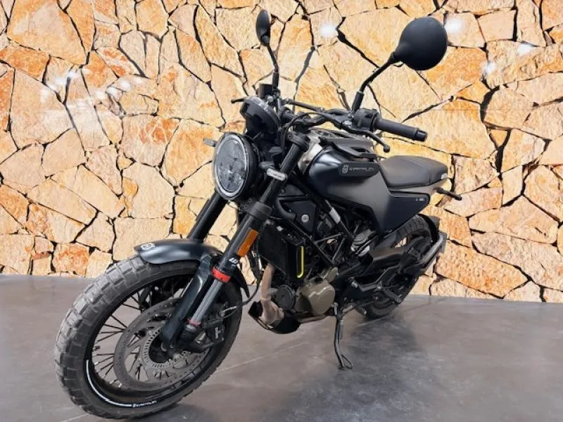 HUSQVARNA Svartpilen 125