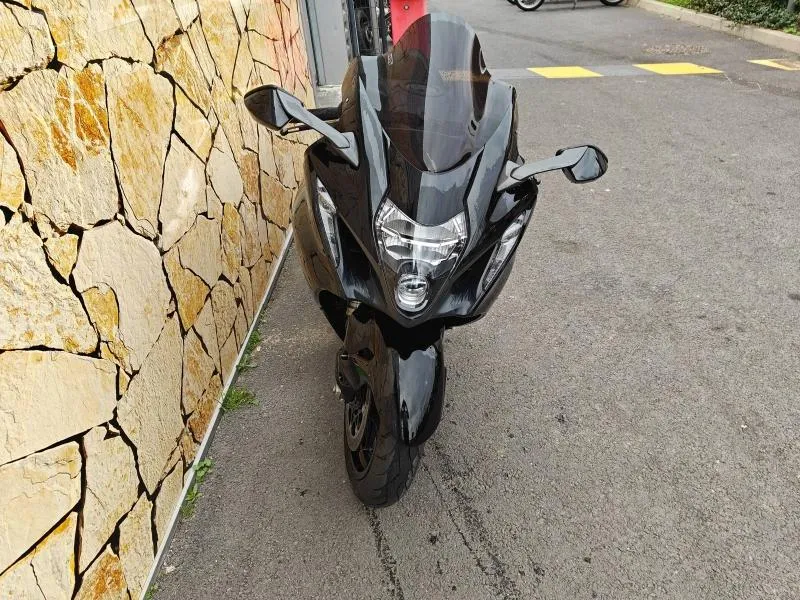 SUZUKI 1300 2025