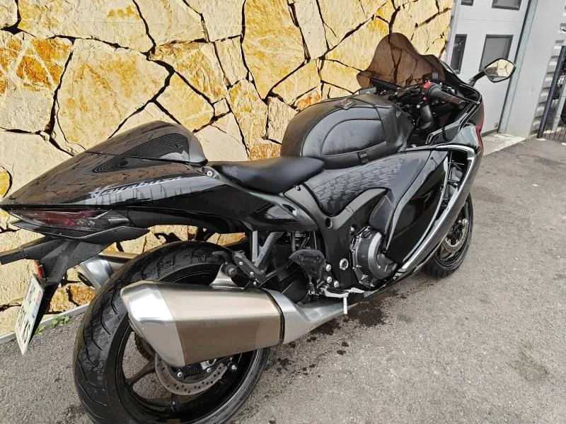 SUZUKI 1300 2025