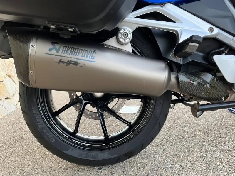 BMW 1250 RT AVEC AKRAPOVIC