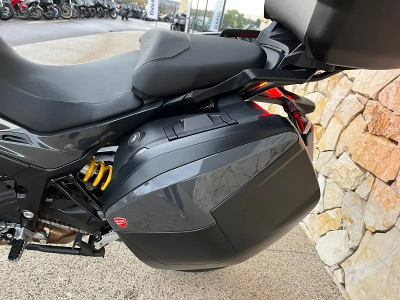 DUCATI V2 937 Pack Touring + options