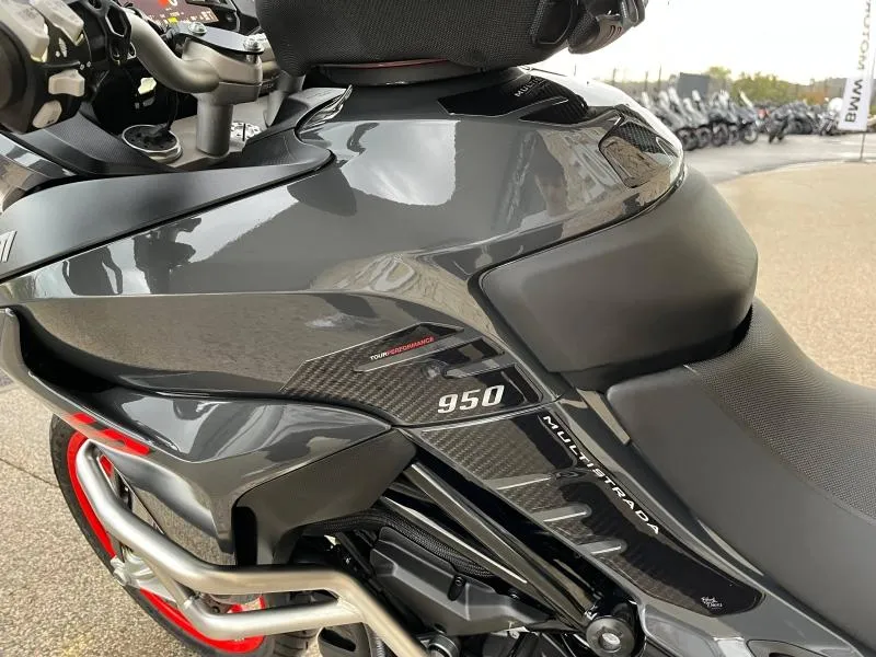 DUCATI V2 937 Pack Touring + options