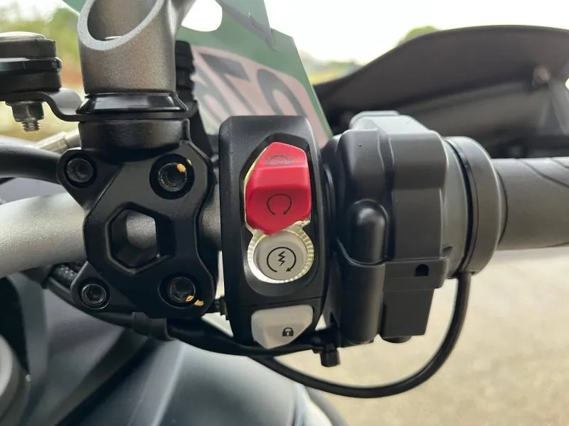 DUCATI V2 937 Pack Touring + options