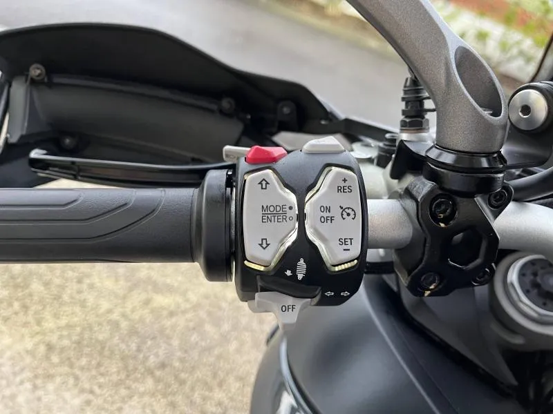 DUCATI V2 937 Pack Touring + options