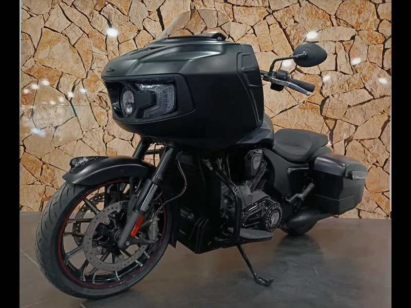 INDIAN Challenger 1768 Dark Horse 2022