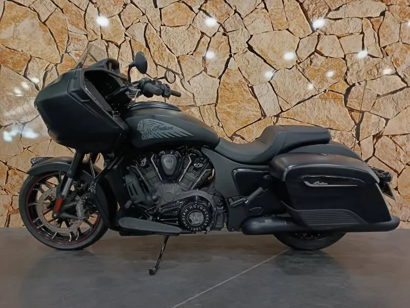 INDIAN Challenger 1768 Dark Horse 2022