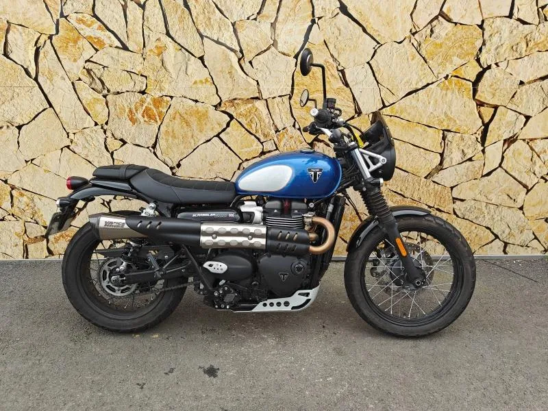 TRIUMPH 900