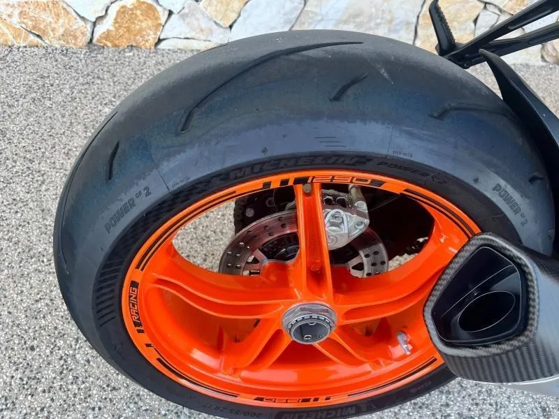 KTM Super Duke 1290 R ABS 2023