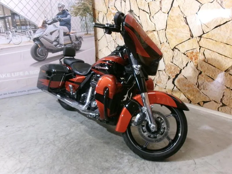 HARLEY-DAVIDSON CVO Street Glide 1868 ABS 2017