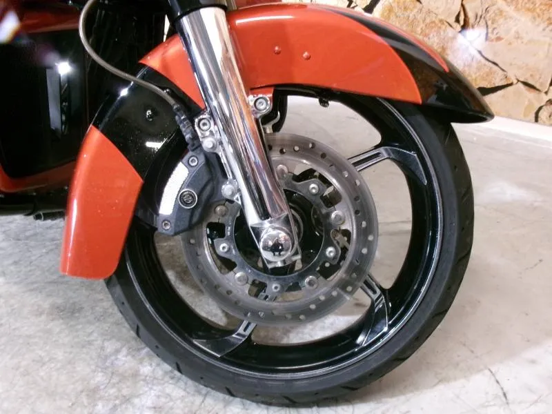 HARLEY-DAVIDSON CVO Street Glide 1868 ABS 2017