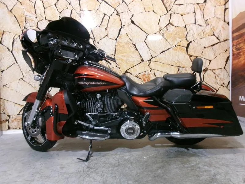 HARLEY-DAVIDSON CVO Street Glide 1868 ABS 2017