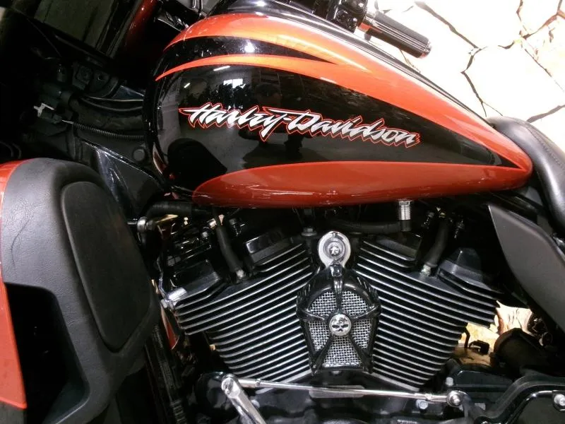 HARLEY-DAVIDSON CVO Street Glide 1868 ABS 2017