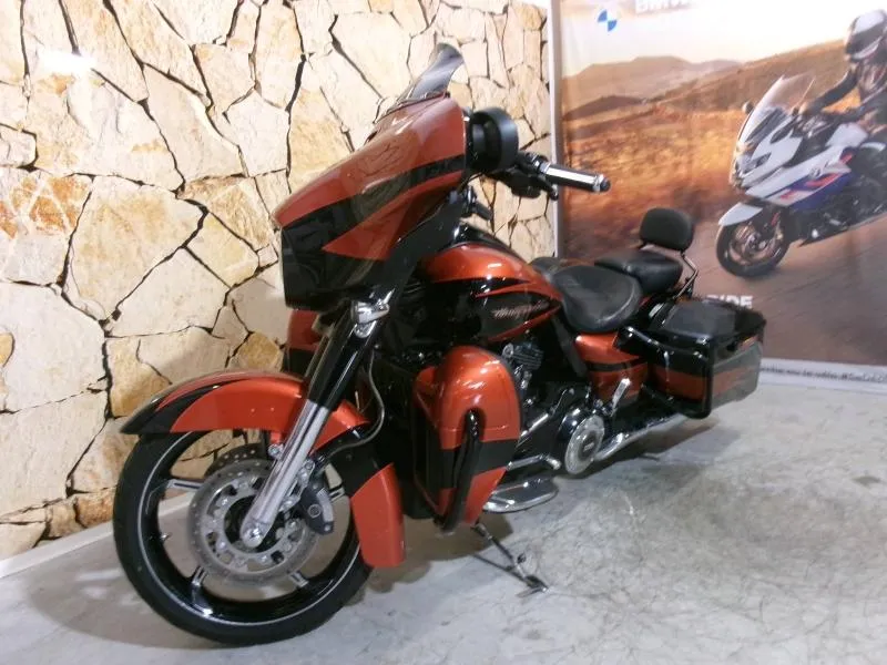 HARLEY-DAVIDSON CVO Street Glide 1868 ABS 2017