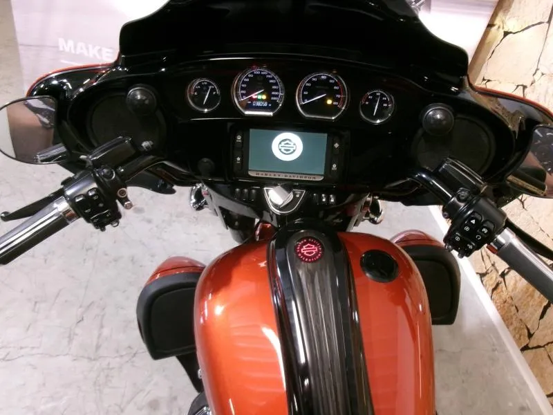 HARLEY-DAVIDSON CVO Street Glide 1868 ABS 2017