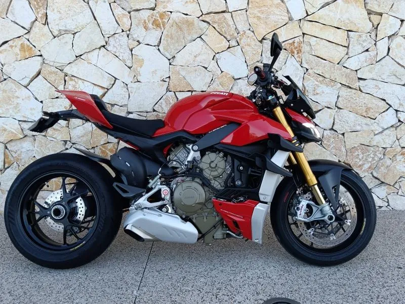 DUCATI 1103  V4 S Option carbone