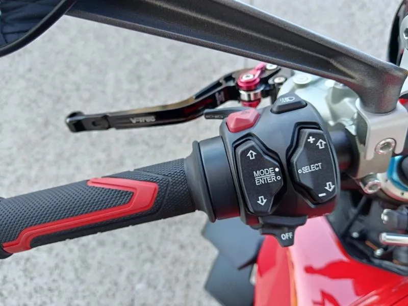 DUCATI 1103  V4 S Option carbone