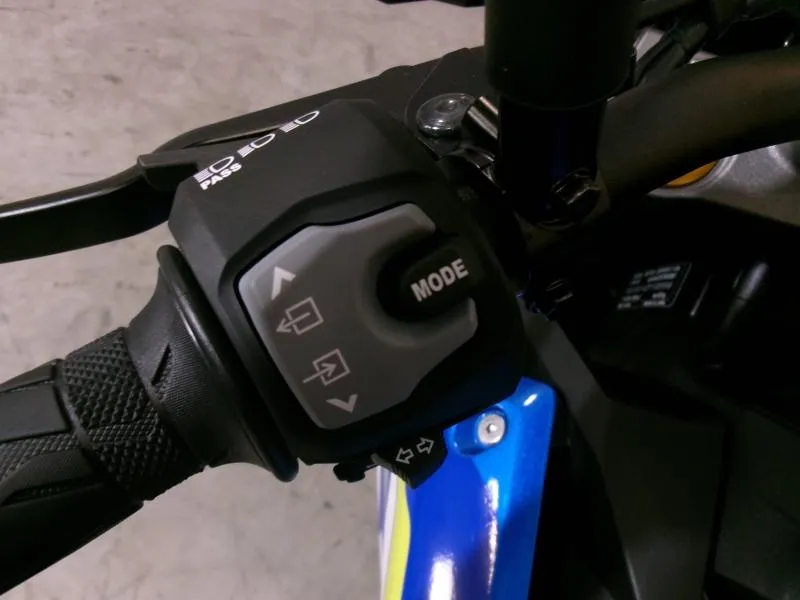 SUZUKI GSX-S 1000 - PNEUS NEUFS - REV. 12K OK