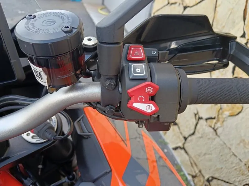 KTM Super Duke 1290 GT 2024