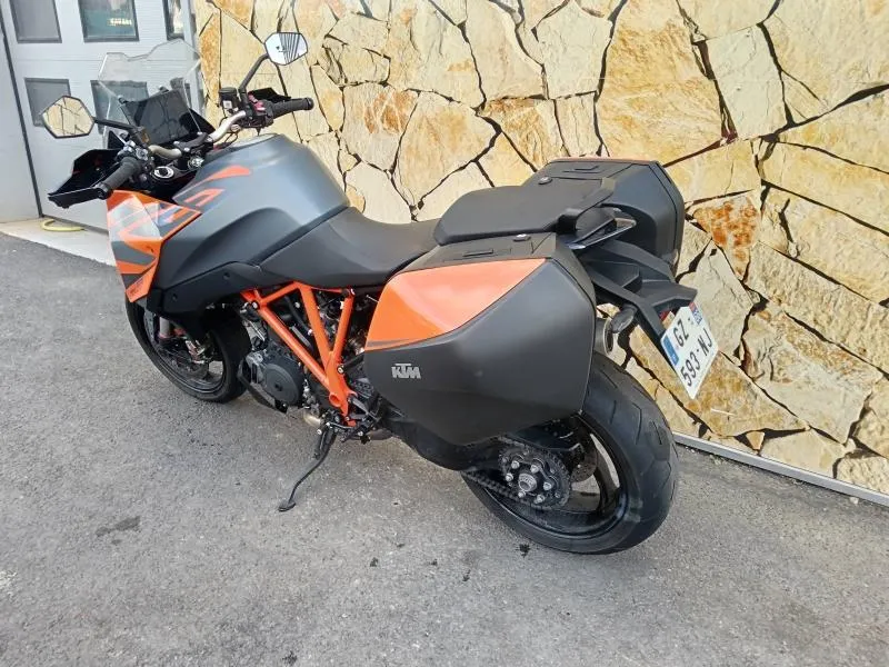 KTM Super Duke 1290 GT 2024