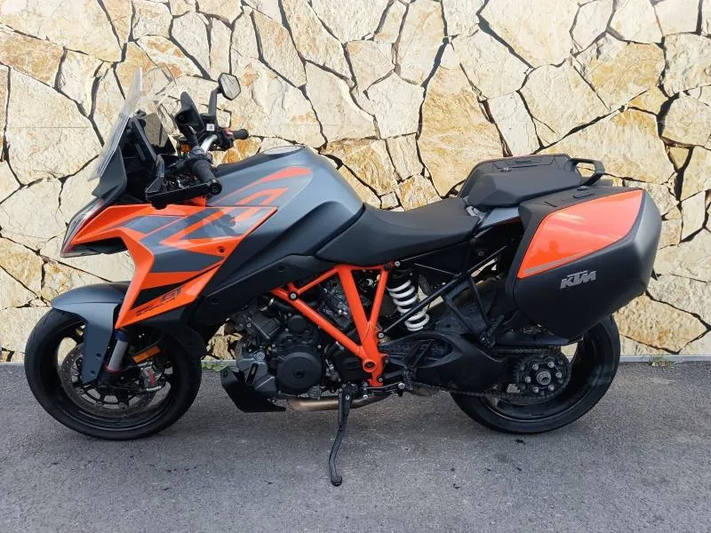 KTM Super Duke 1290 GT 2024