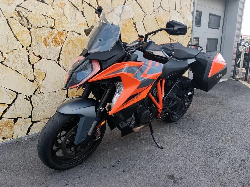 KTM Super Duke 1290 GT 2024