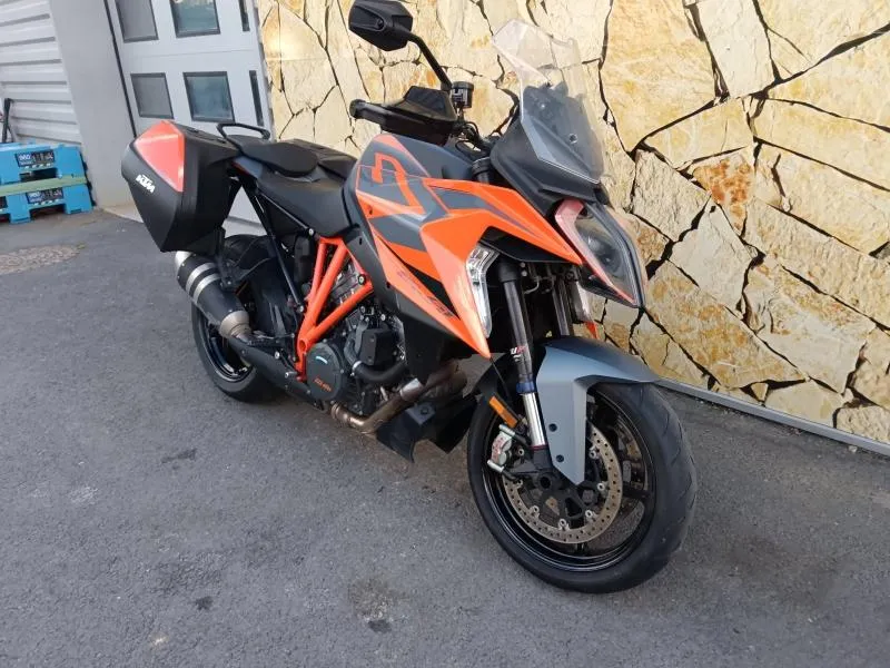 KTM Super Duke 1290 GT 2024