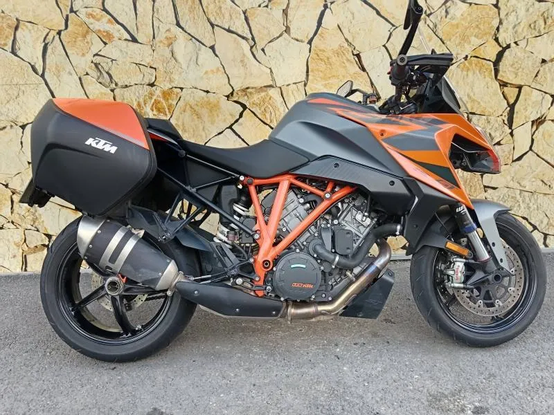 KTM Super Duke 1290 GT 2024