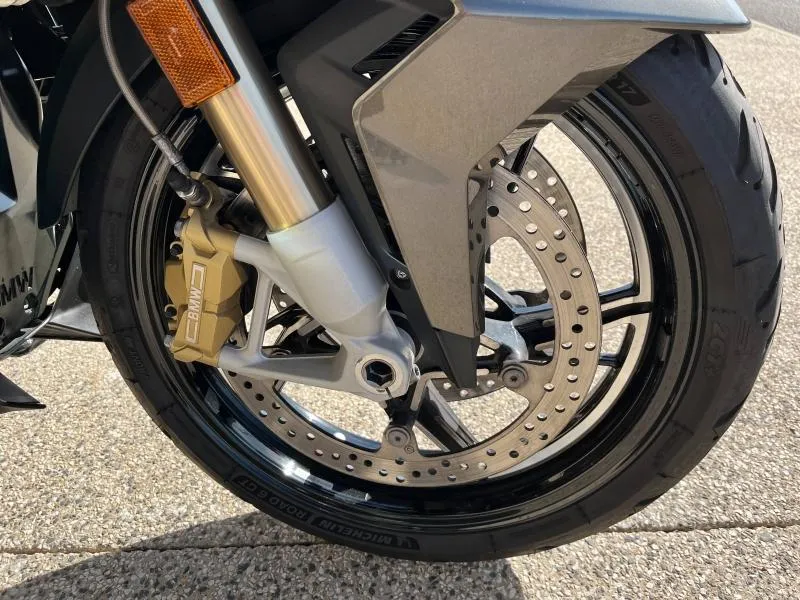 BMW 1250 RT full options + pot et jantes forgé