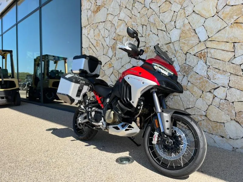 DUCATI V4 Rally 1160 Adventure Travel & Radar