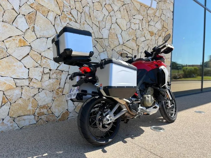 DUCATI V4 Rally 1160 Adventure Travel & Radar