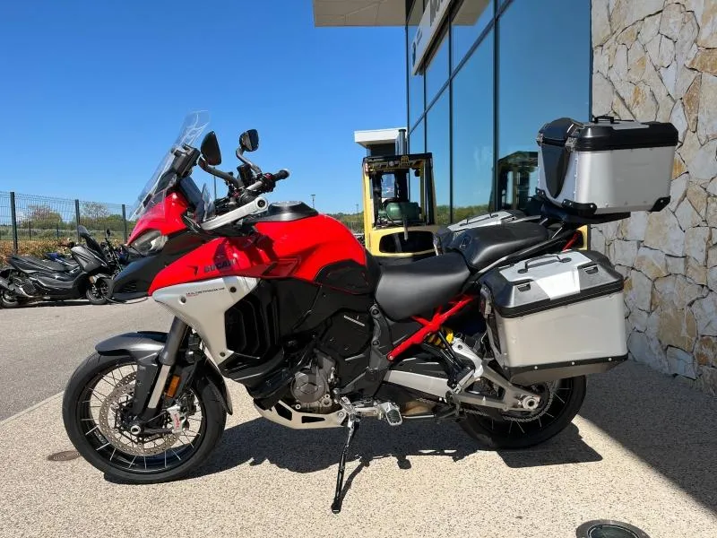 DUCATI V4 Rally 1160 Adventure Travel & Radar