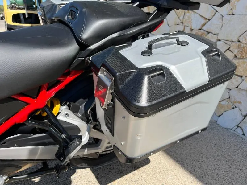 DUCATI V4 Rally 1160 Adventure Travel & Radar